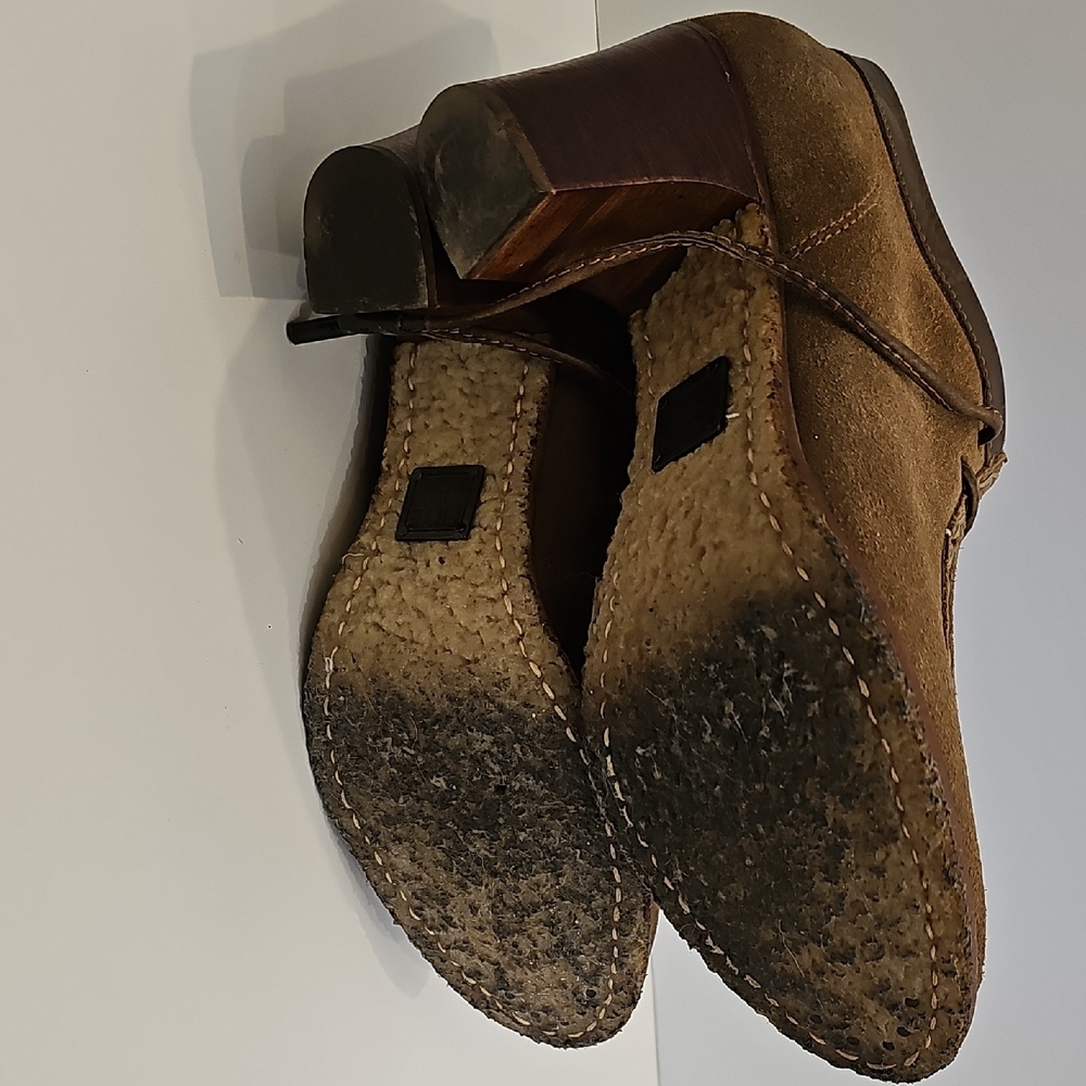 Frye Tan Suede Parker Oxford Low Ankle Cut Heeled Bootie Size 7B - Picture 9 of 9